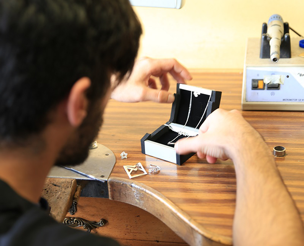 Cómo limpiar joyas de plata